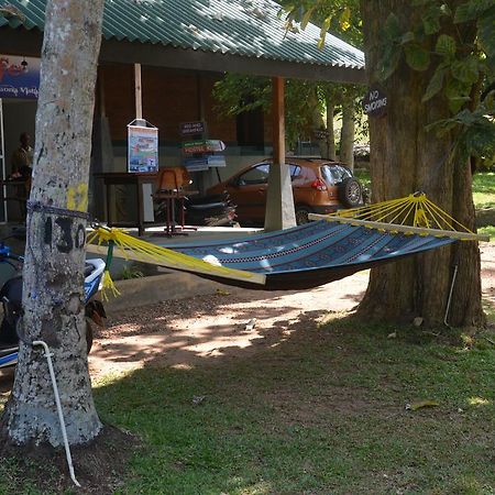 אונה ואטונה Jungle Beach Hostel מראה חיצוני תמונה