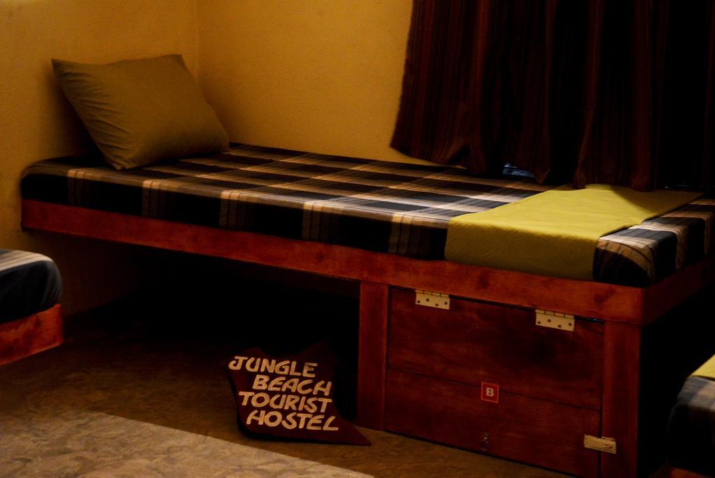 אונה ואטונה Jungle Beach Hostel מראה חיצוני תמונה