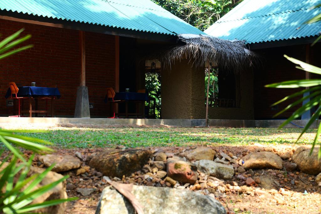 אונה ואטונה Jungle Beach Hostel מראה חיצוני תמונה