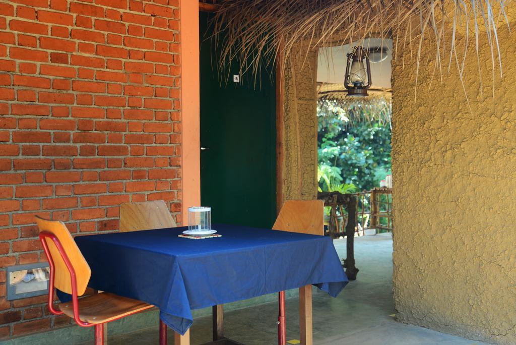 אונה ואטונה Jungle Beach Hostel מראה חיצוני תמונה