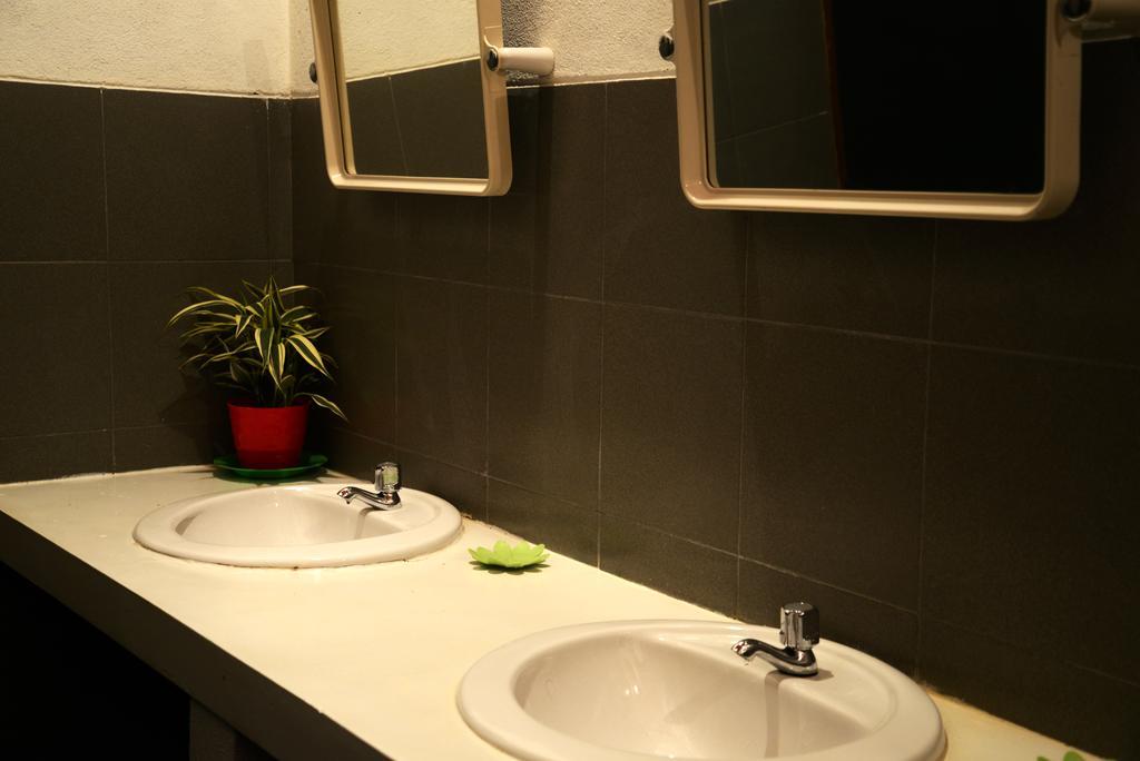 אונה ואטונה Jungle Beach Hostel חדר תמונה