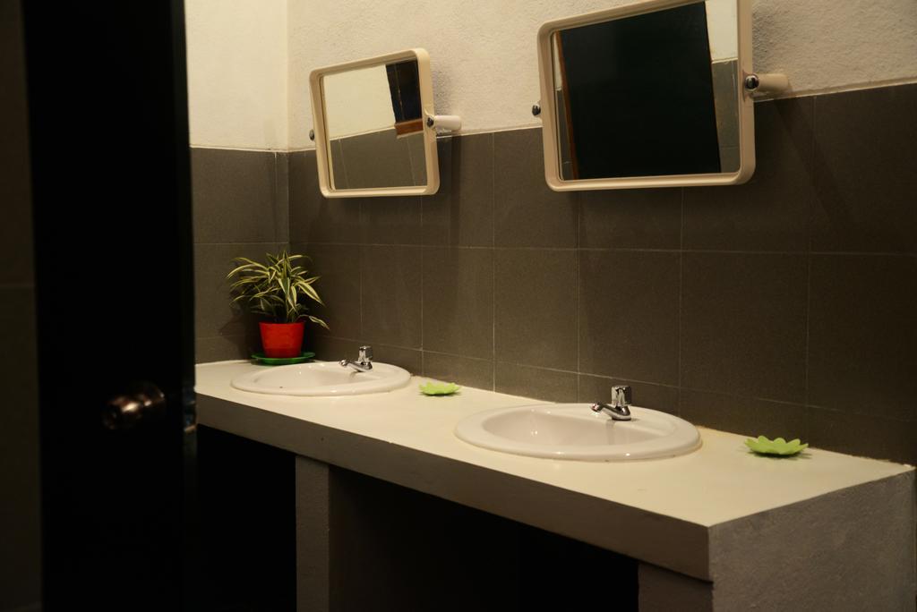 אונה ואטונה Jungle Beach Hostel מראה חיצוני תמונה