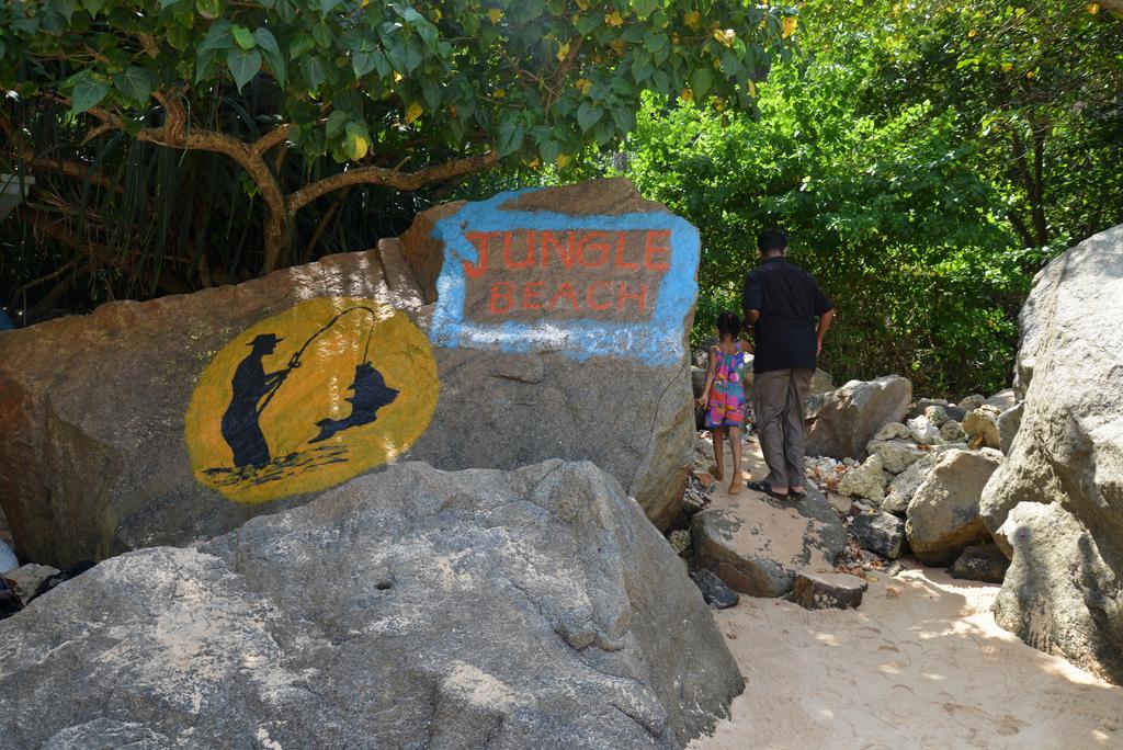אונה ואטונה Jungle Beach Hostel מראה חיצוני תמונה