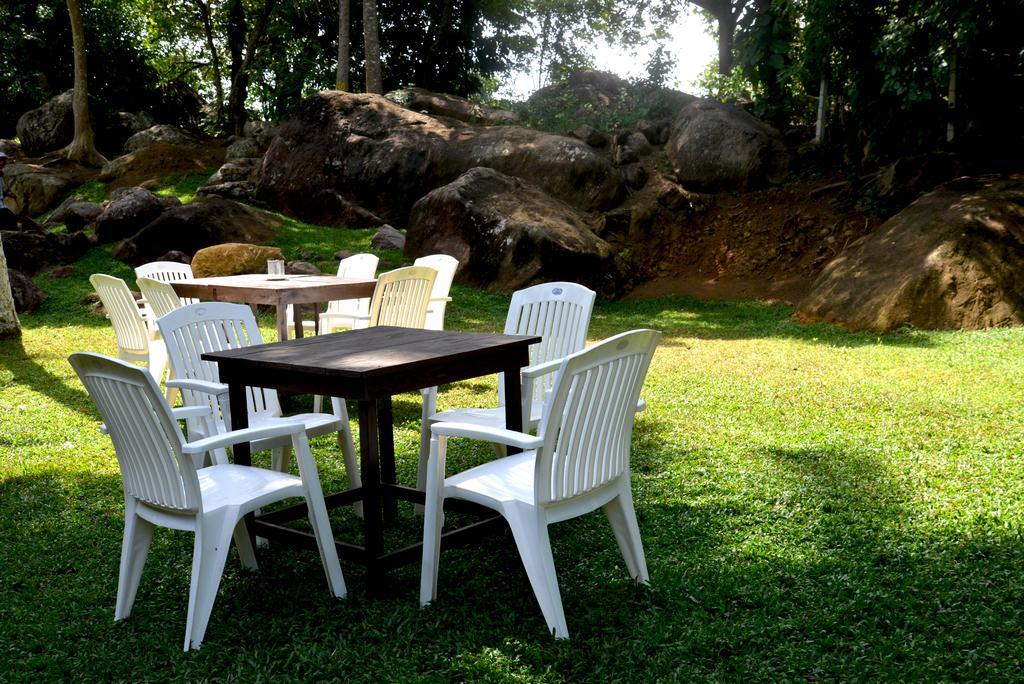 אונה ואטונה Jungle Beach Hostel מראה חיצוני תמונה