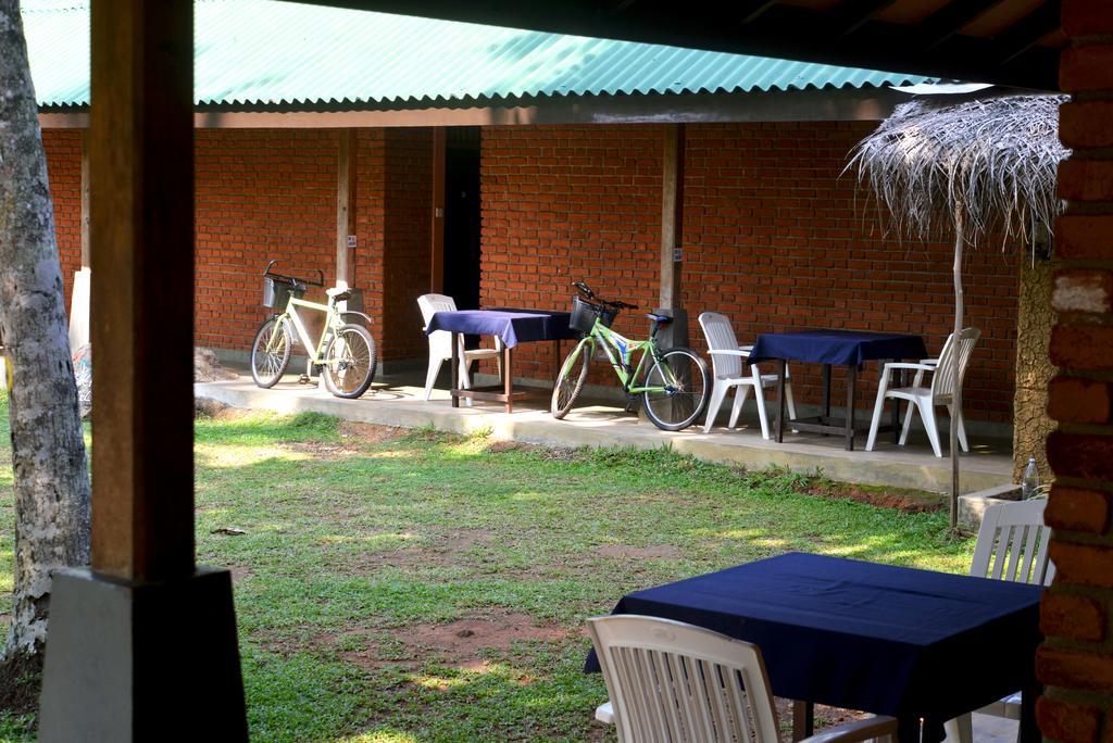 אונה ואטונה Jungle Beach Hostel מראה חיצוני תמונה